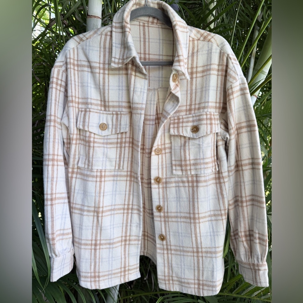 Women’s Neutral Plaid Fleece Shacket (Shirt Jacket) With Pockets